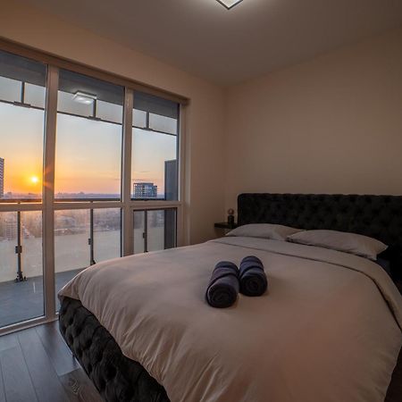 Luxury Condo W/Mesmerizing Sunset Views & Free Parking Toronto Eksteriør billede